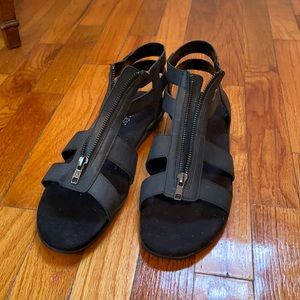 Aerosoles zip up Black flat Sandal Size 12